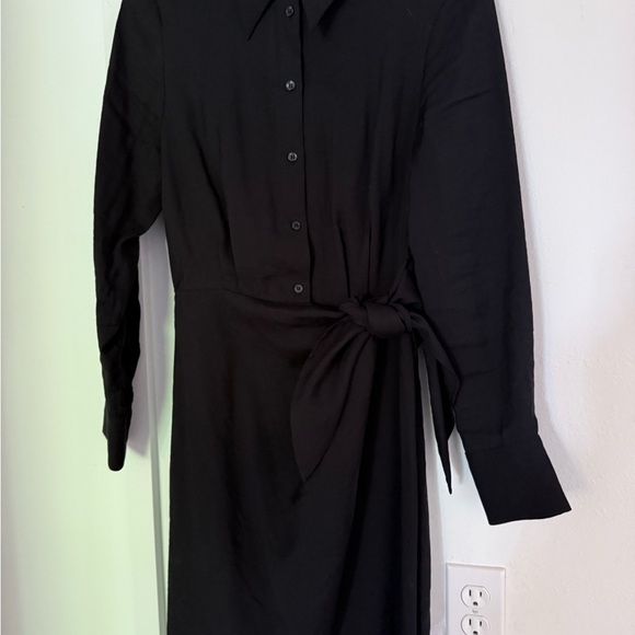 & Other Stories Elegant Black Wrap Dress - Picture 4 of 6